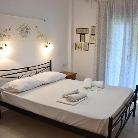 Mirsini Apartments Kariotes Esterno foto